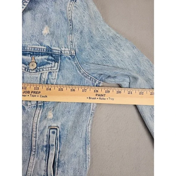 Old Navy Denim Jacket Women's‎ Medium Petite Light Blue Distressed Destructed - Picture 5 of 9